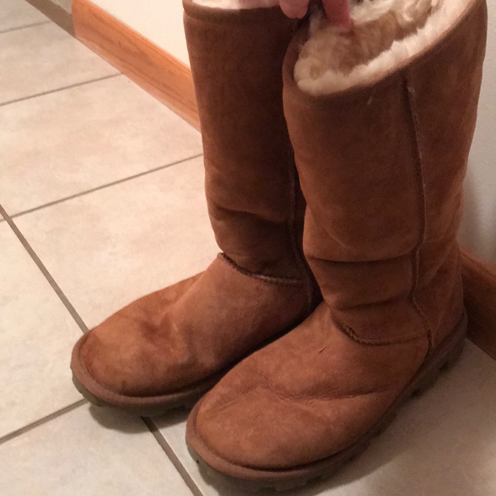 Tan Tall Uggs Size 8